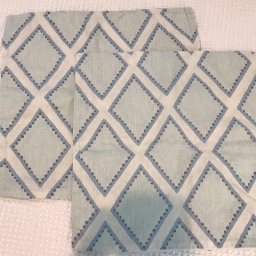 Linen blend. Geometric design. Zippered. Set of 2. Aqua and blue.